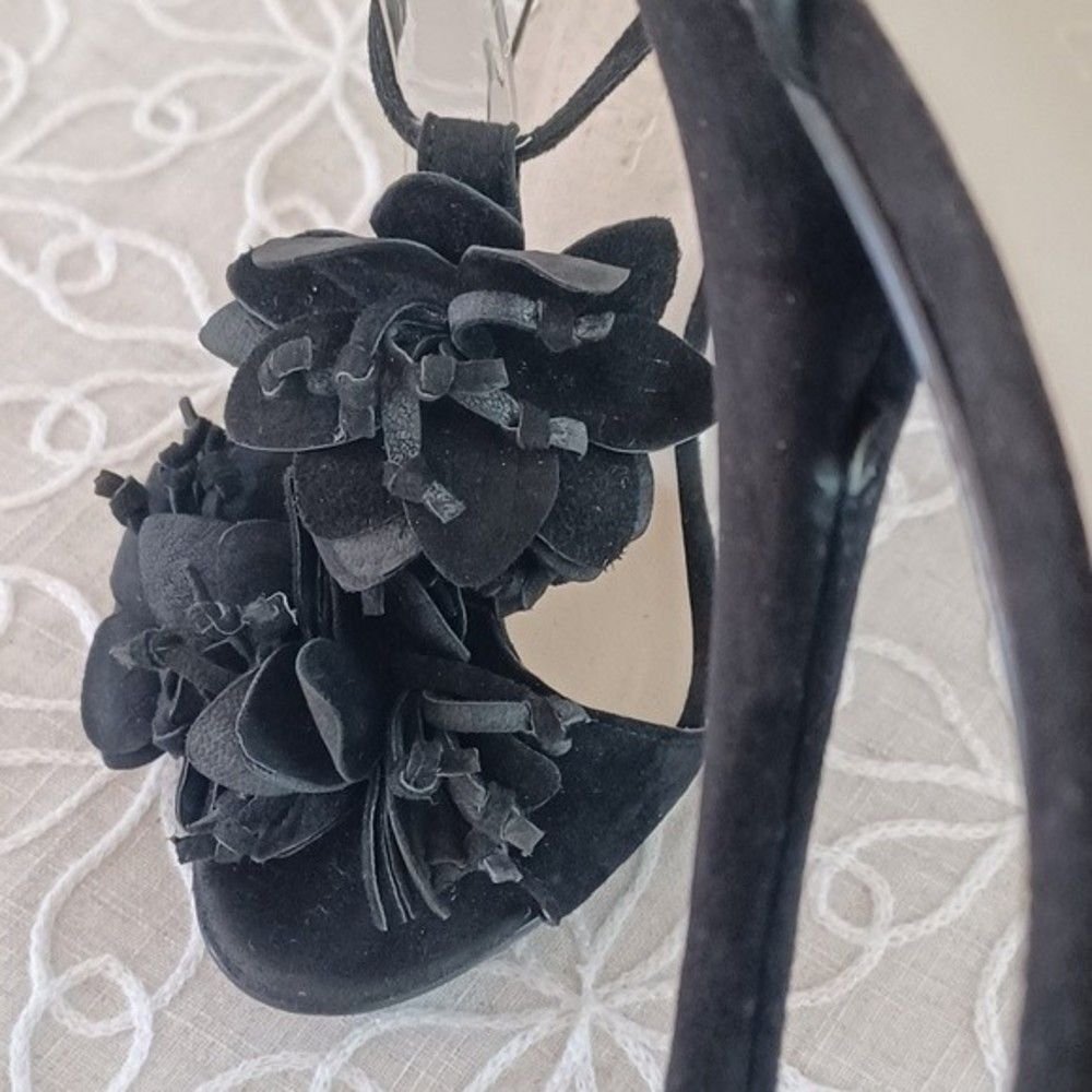 Colin Stuart Black Slingback Suede Flower Heels Sandals - Picture 10 of 16